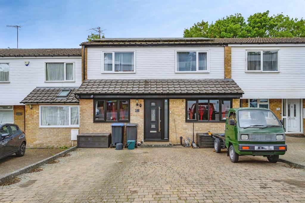 Main image of property: Caernarvon Close, Hemel Hempstead