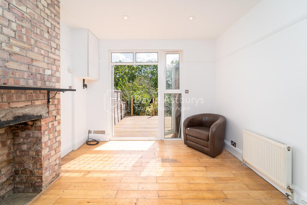 Main image of property: North Circular Road, Palmers Green