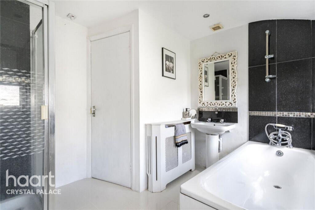 House in London, Thornton Heath - More