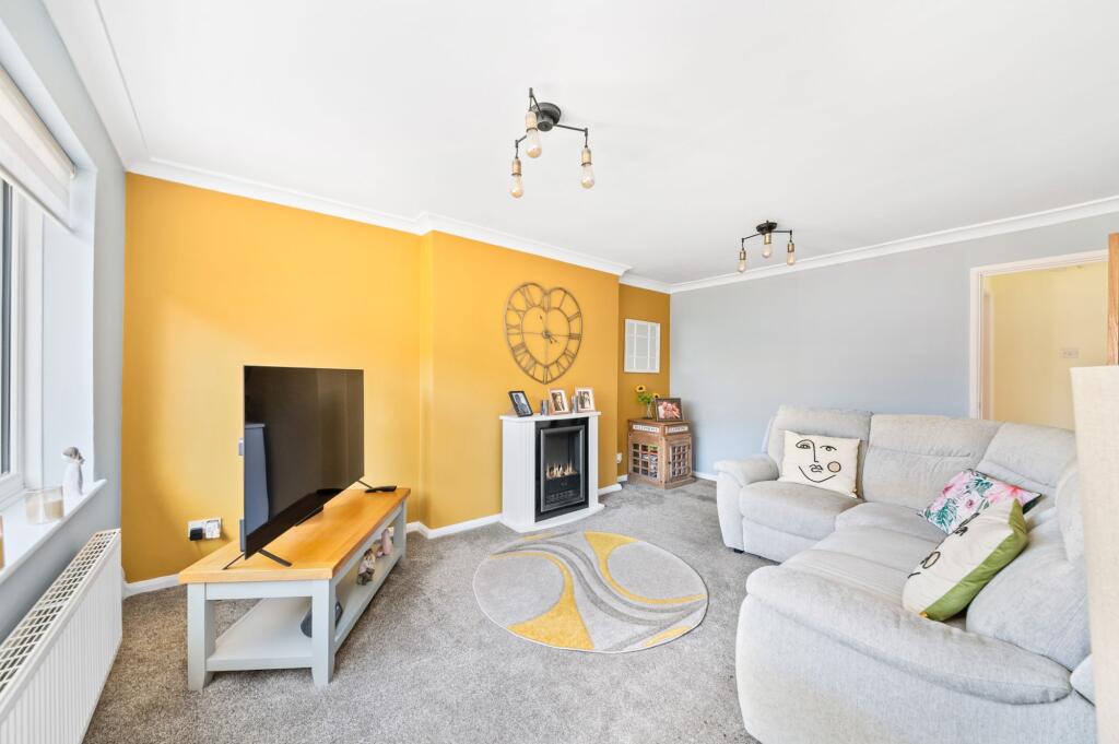 Thornleigh Drive, Wakefield, WF2 photo 2