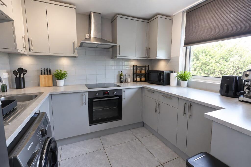 Apartment in Bromley - View 3