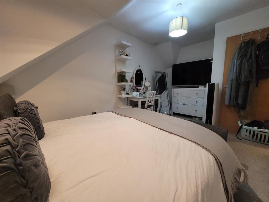 Main image of property: Flat 4, Mulberry Mews 64, Botley Road, Park Gate, Southampton