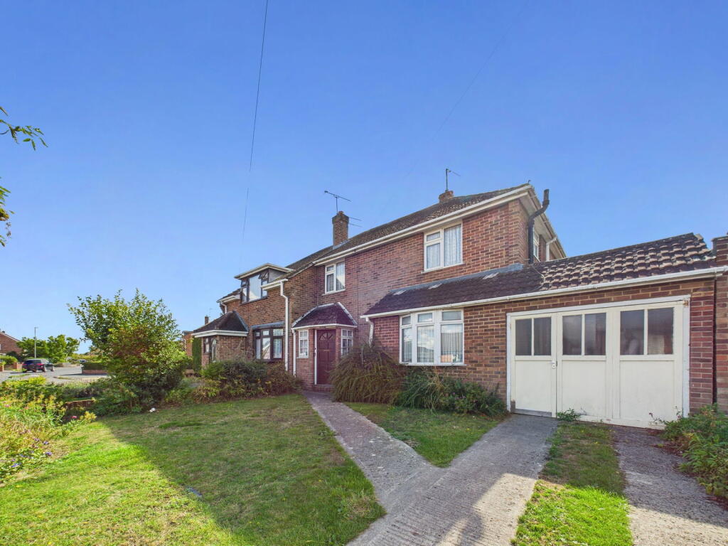 3-bed semi-detached on Meadowcroft, Swindon, SN2 7LW, £260,000