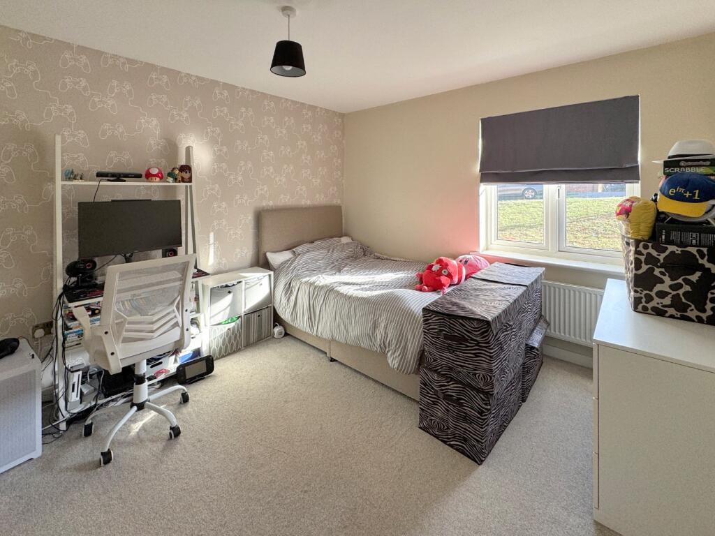 Cornfield Drive, Gravesend, Kent, DA11 7FE photo 4