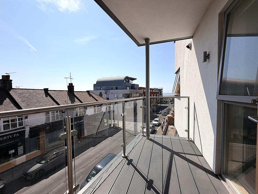 Apartment in Southend-on-Sea, Leigh-on-Sea - View 5