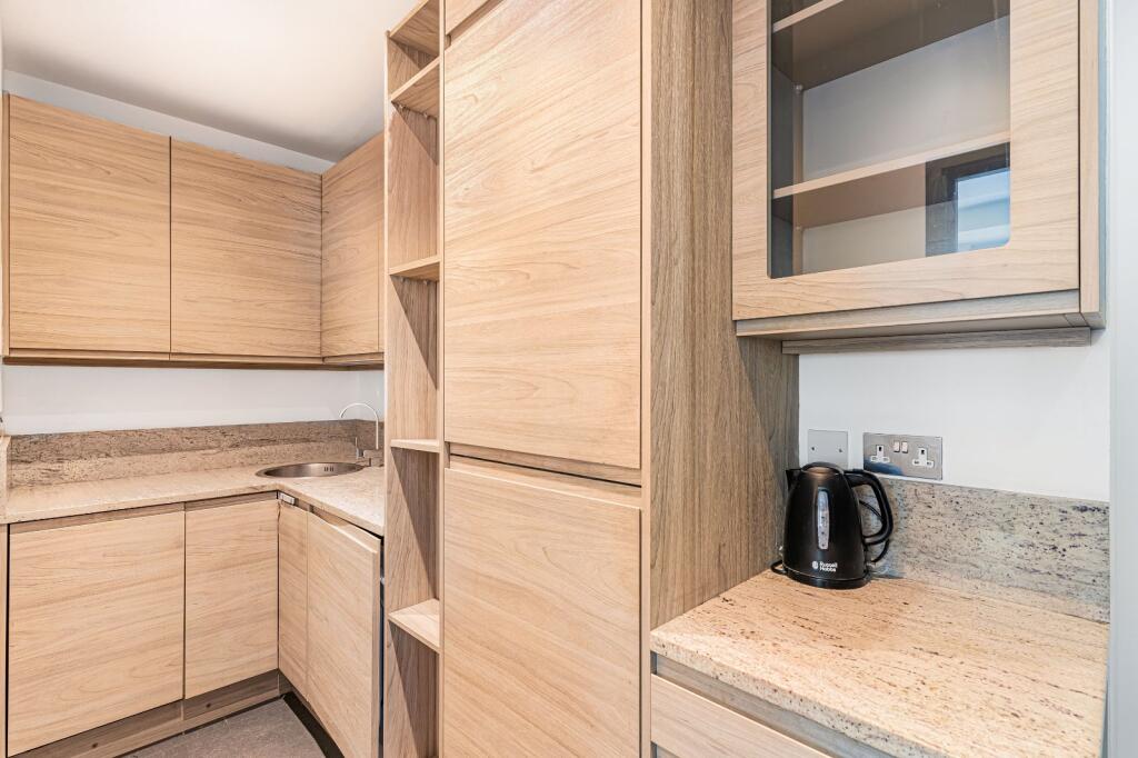 Apartment in London - View 5