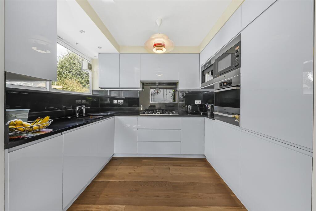 Apartment in London - View 3
