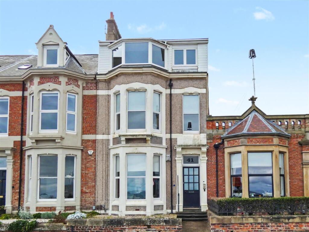 Apartment in North Tyneside, Cullercoats - View 2