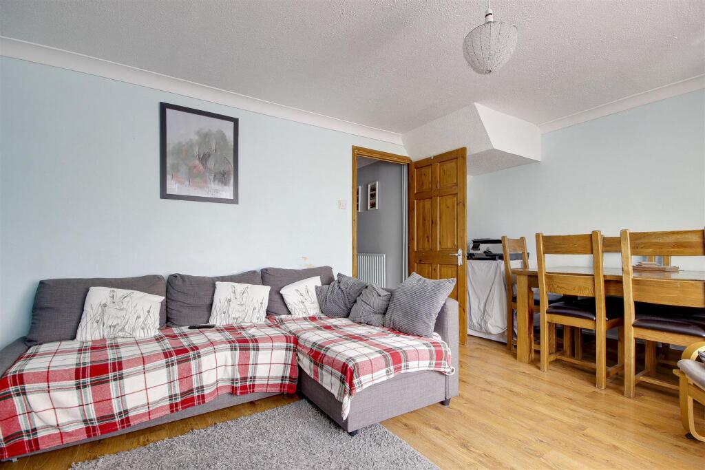58 Jeremy's Green, N18 2NB photo 3
