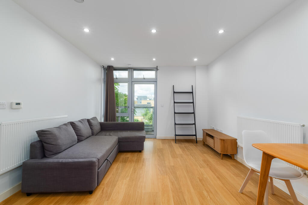 Main image of property: Salton Square, London, E14