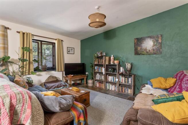 Cottage 2 Lounge.jpg