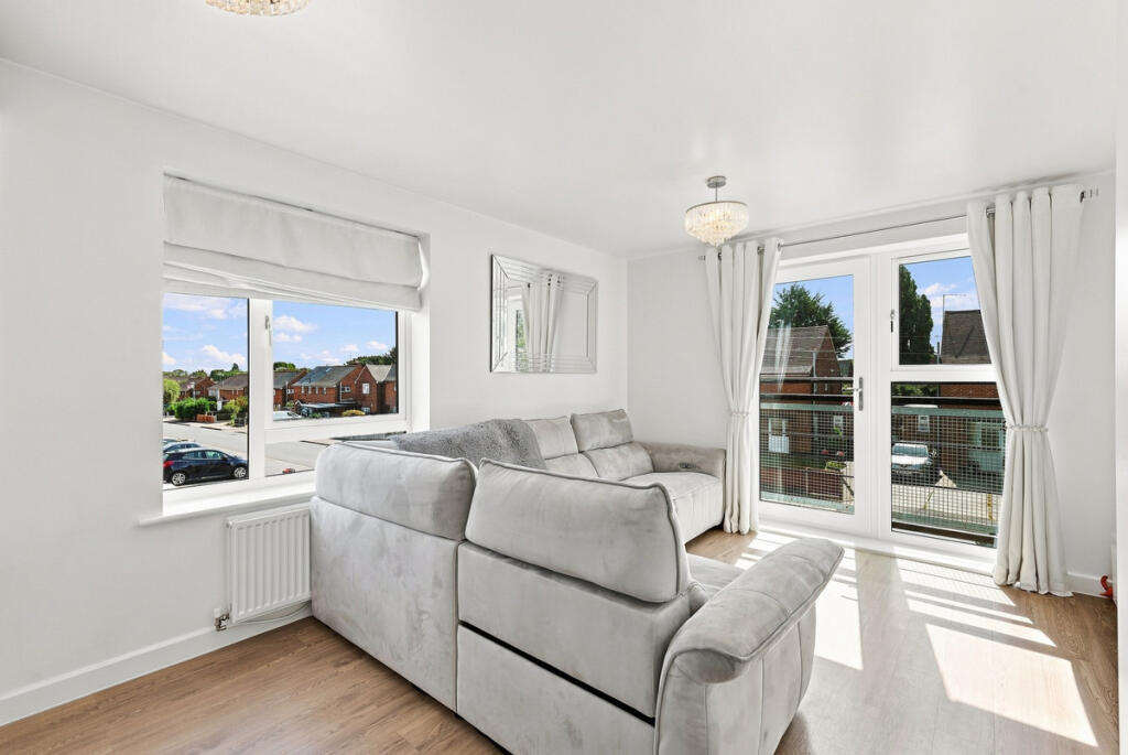 Apartment in Southend-on-Sea - View 5