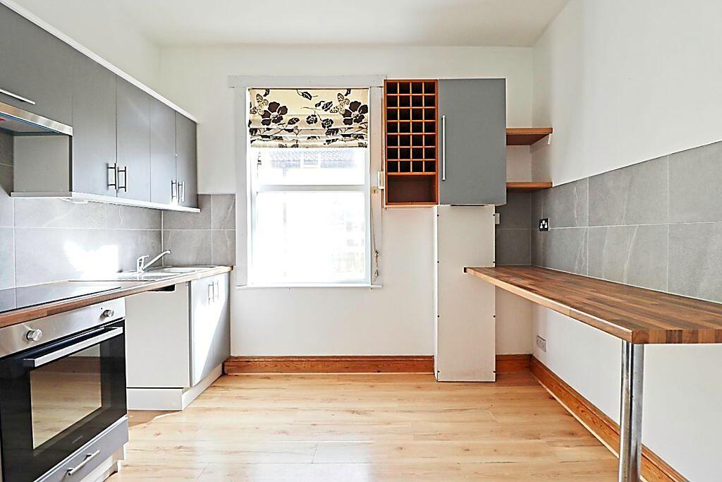 Apartment in Southend-on-Sea, Essex - View 5