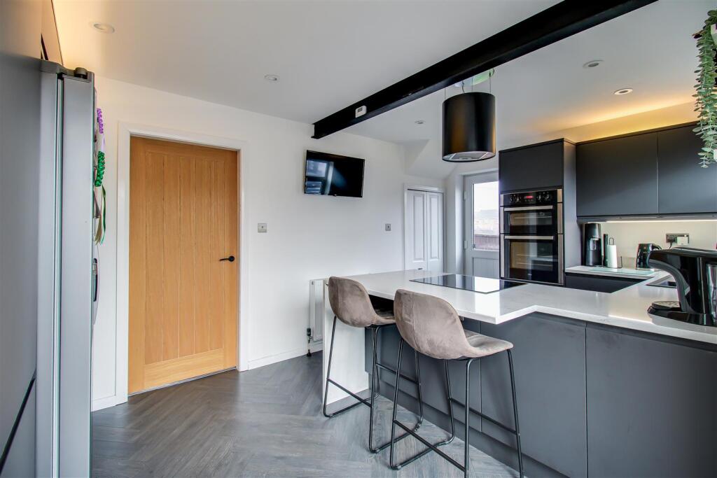 Woodmoor Drive, Crigglestone, Wakefield photo 4