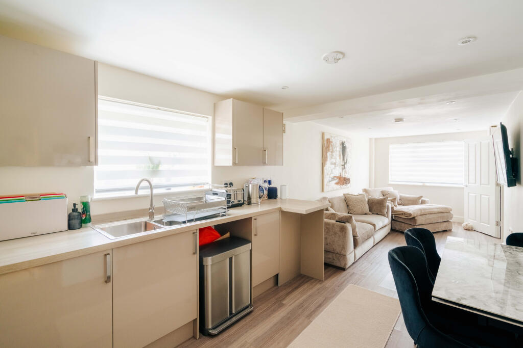 Apartment in Bristol, Bedminster - View 5