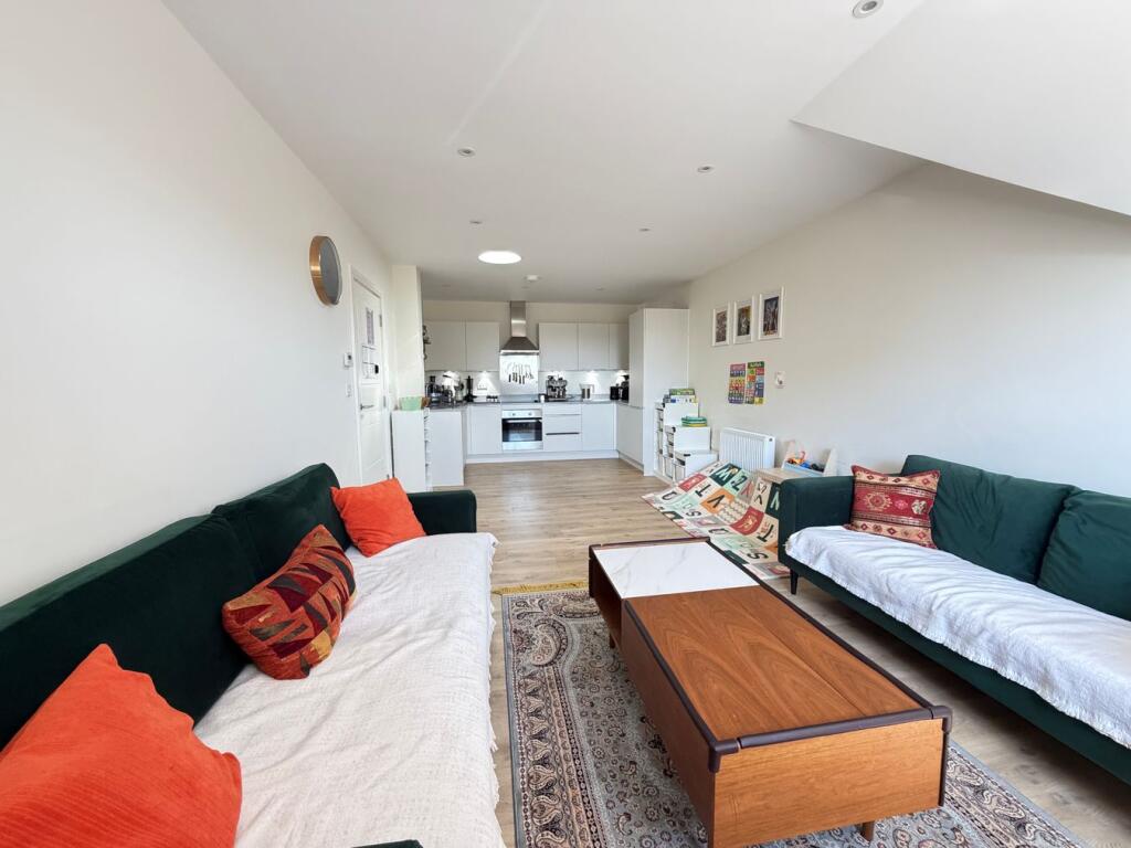Apartment in Twickenham - View 5