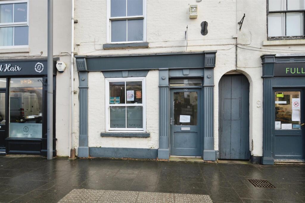 Main image of property: 90 High StreetCrowleNorth Lincolnshire