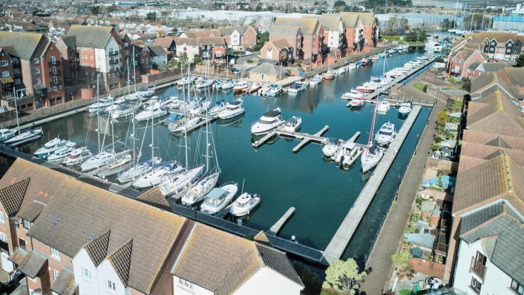 Madeira Way, Eastbourne photo 2