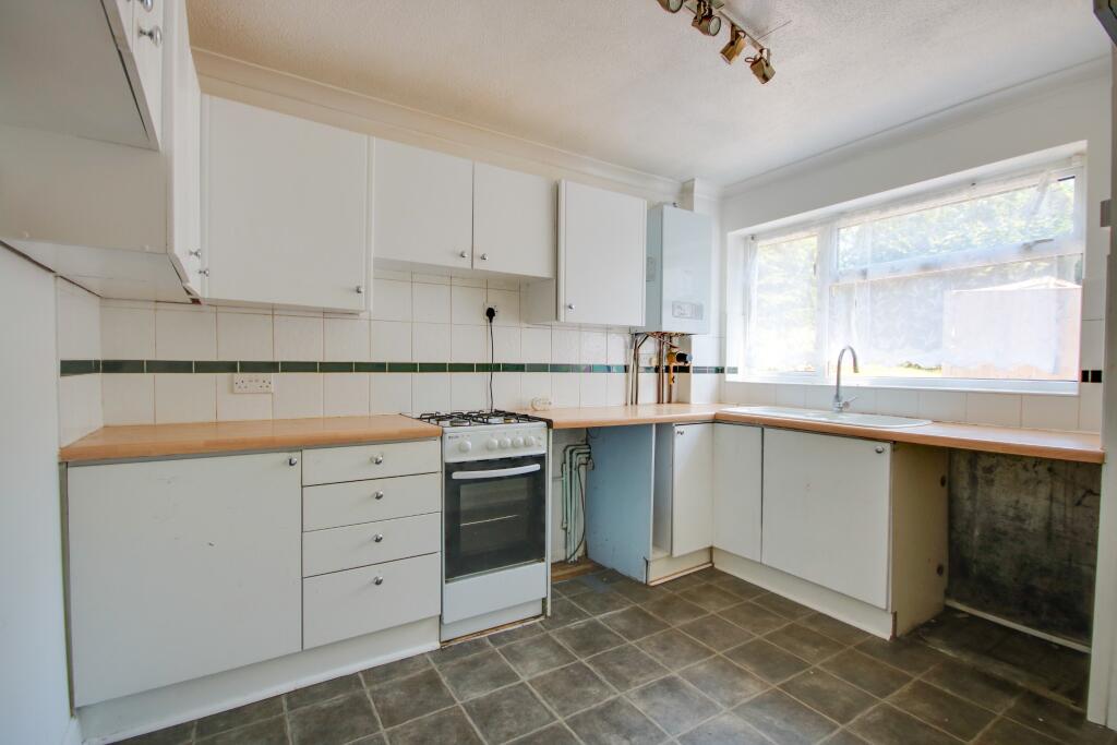 Main image of property: NO FORWARD CHAIN! LONG LEASE! PRIVATE GARDEN!