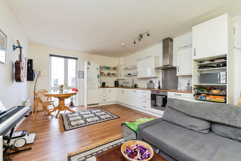 Apartment in Welwyn Garden City, Peartree - View 2