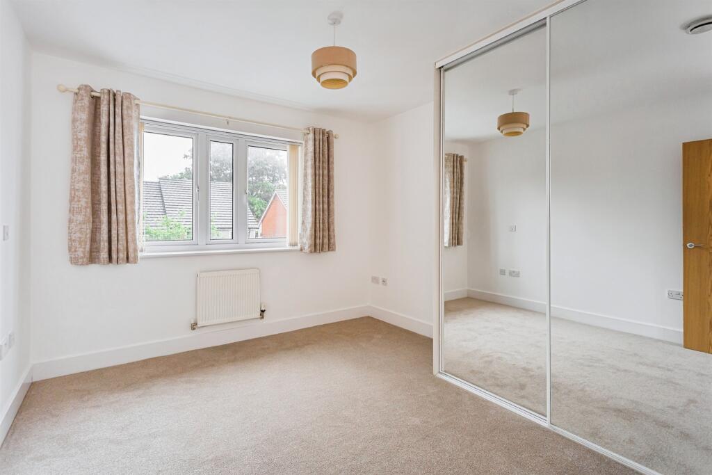 Apartment in Redhill - More