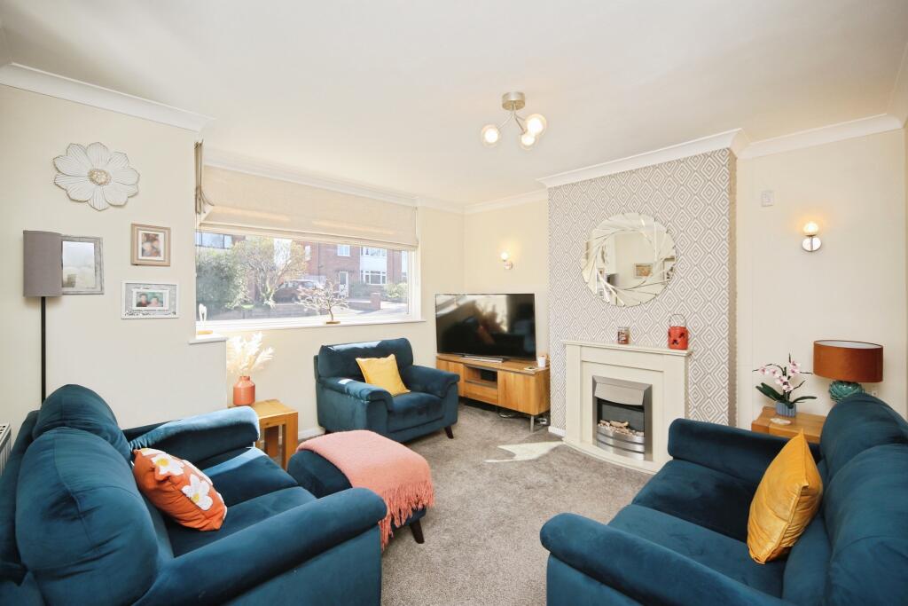 Woodland Avenue, Kidderminster, DY11 photo 3