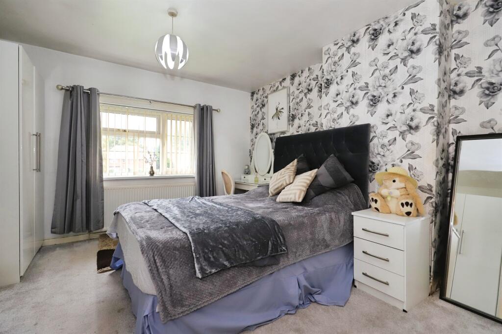 House in Wolverhampton, Oxley - More