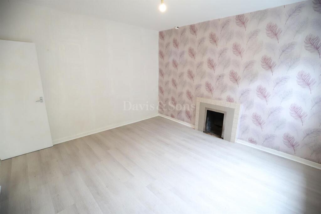 House in West End, Llan-fach, Abercarn - View 2