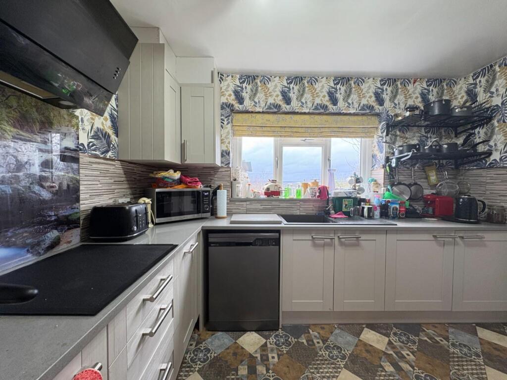House in Kirklees, Overthorpe, Thornhill Lees - View 3