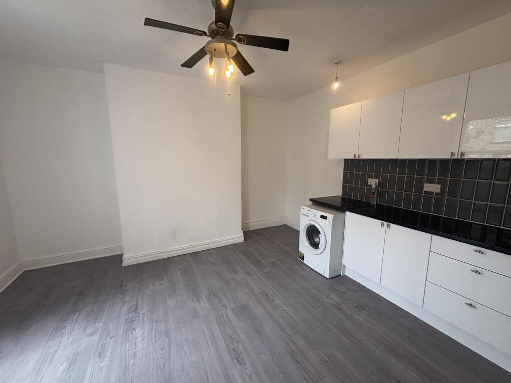 House in Huddersfield - View 3