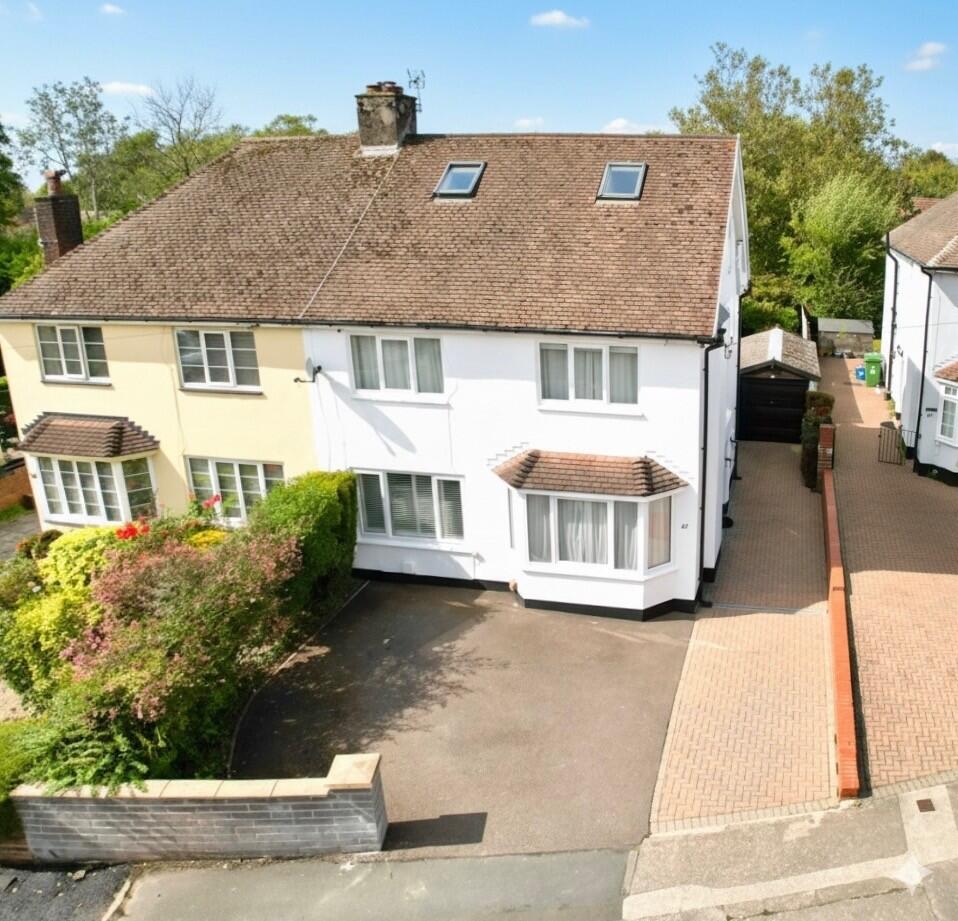 OUTSTANDING Family Home in a Prime Location 47 Heol Hir, Llanishen, Cardiff, CF14 5AA - View 2