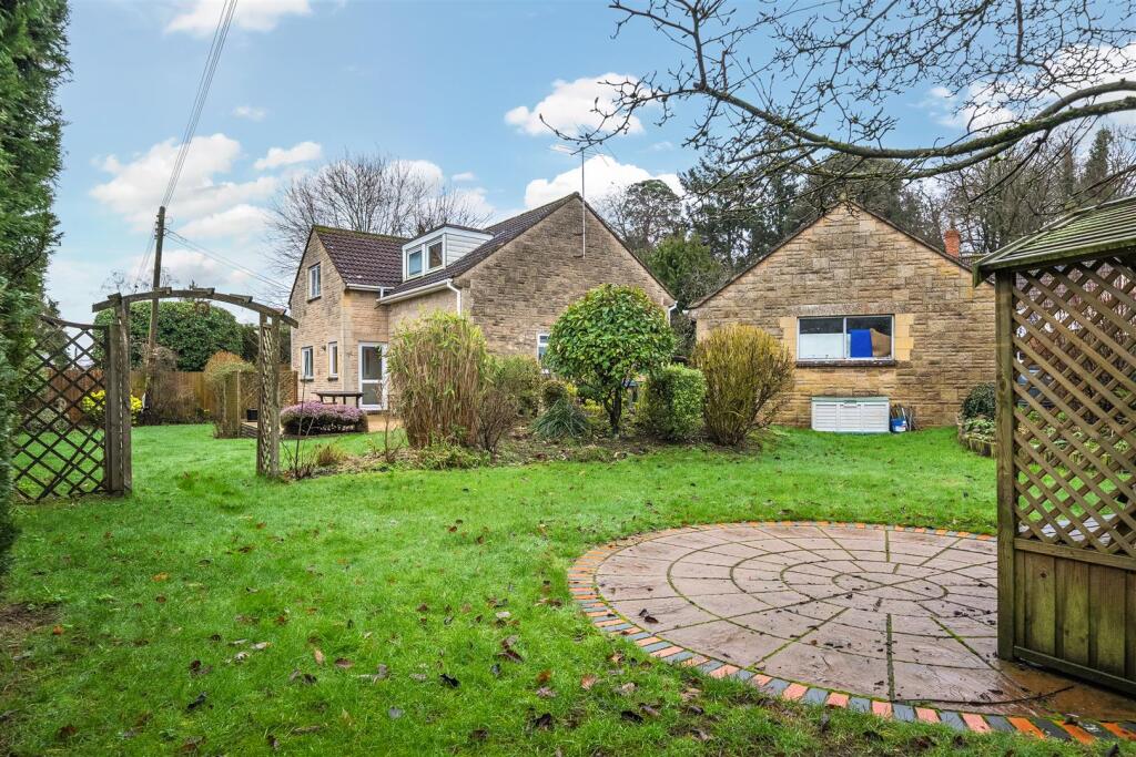 Church Road, Derry Hill, Calne photo 2