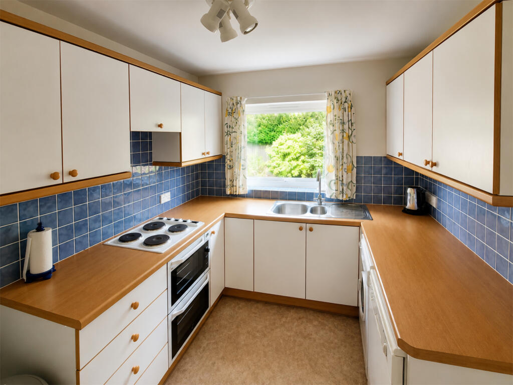 Apartment in Lymington - View 4