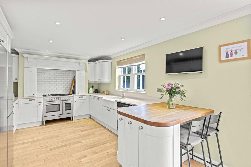 Nursery Lane, Ascot, Berkshire, SL5 photo 3