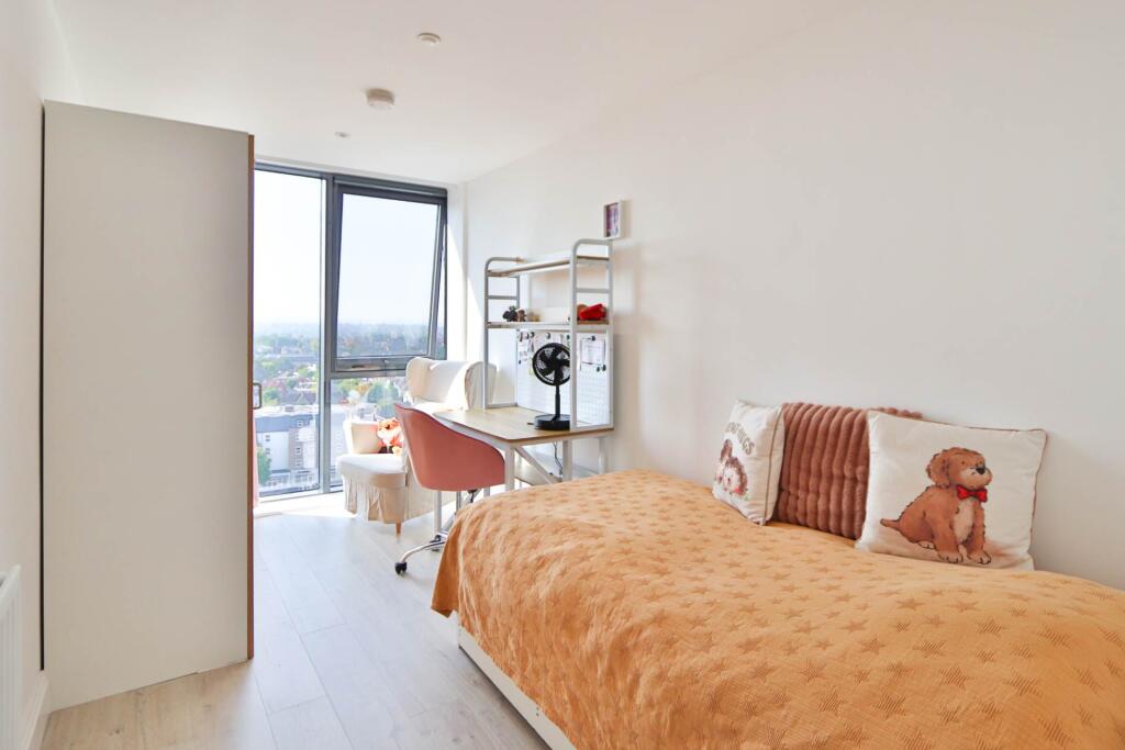 Apartment in Kingston upon Thames - More