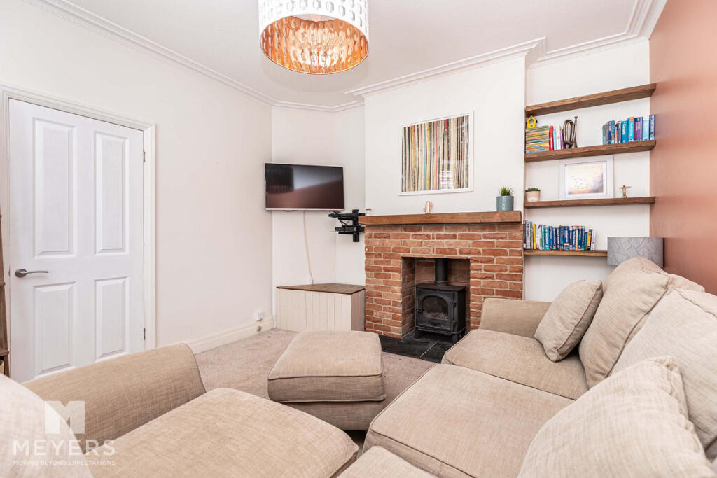 House in Christchurch, Pokesdown, Bournemouth - More