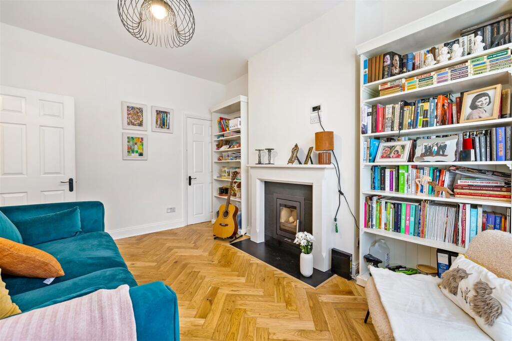 House in Redhill - View 4