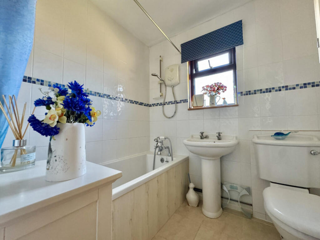 House in Newport, Shalfleet - View 5