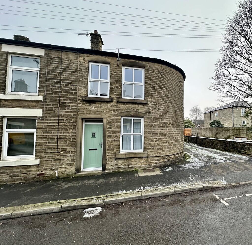 Main image of property: Sheffield Road, Glossop