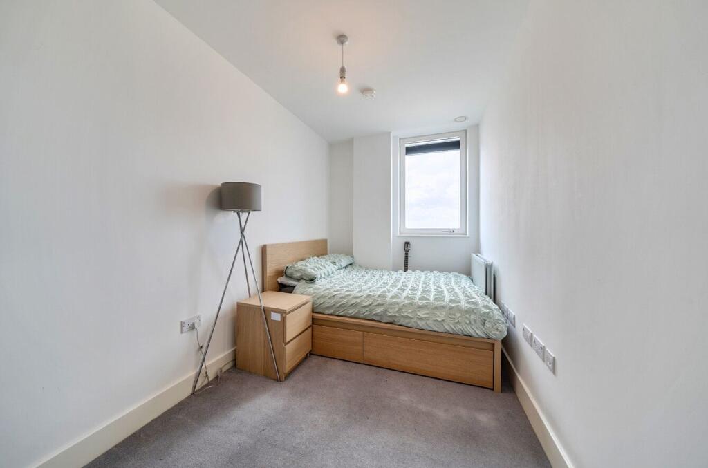 Apartment in Southall - More