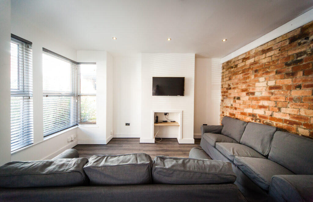 6 bedroom terraced house for rent