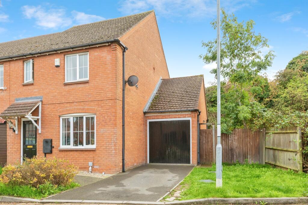 3-bed semi-detached on Applebees Meadow, Hinckley, £270,000
