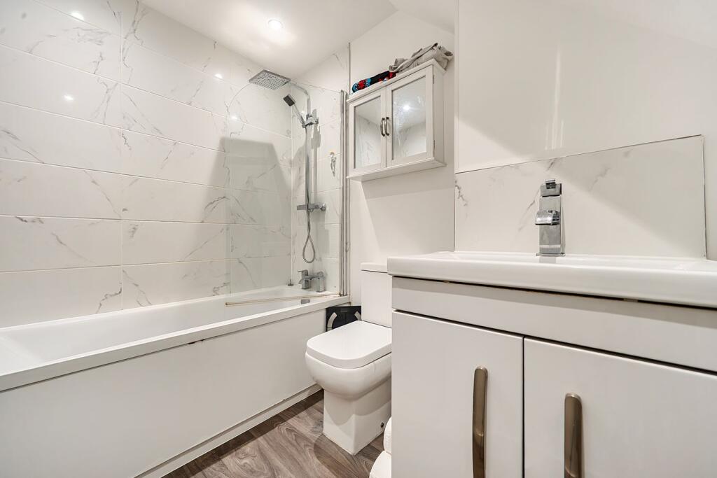 House in Tunbridge Wells, Kent - More