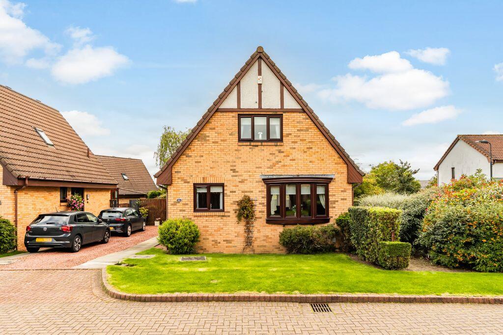 3-bed detached on 46 Skeltiemuir Avenue, Bonnyrigg, EH19 3PX, £310,000