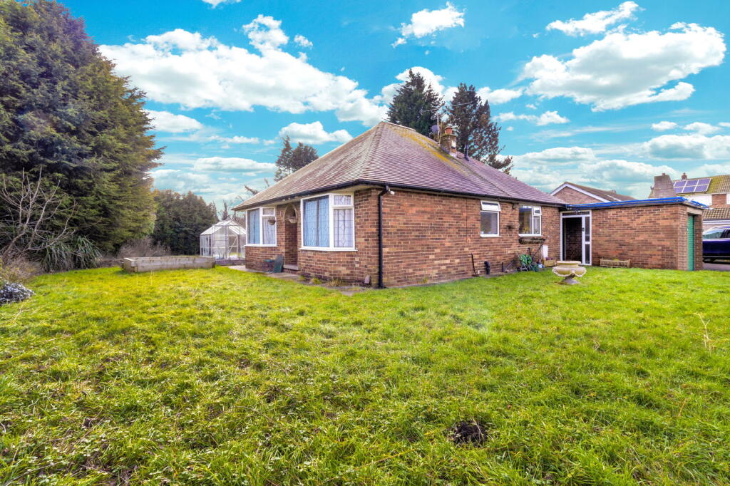 3-bed detached on The Bungalow, Brampton Road, Wombwell, S73 0SR, £300,000