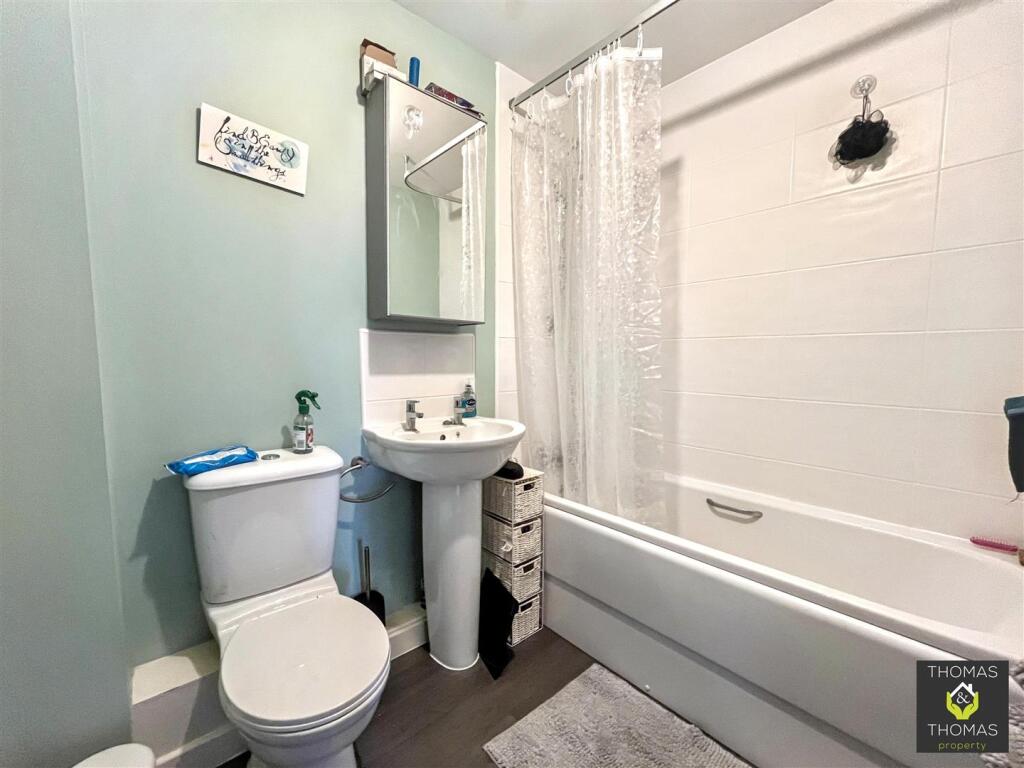 Apartment in Gloucester, Quedgeley - View 5