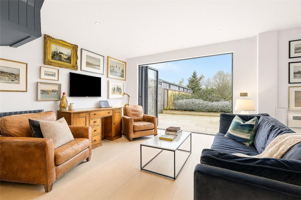 Main image of property: North Lodge Close, London, SW15