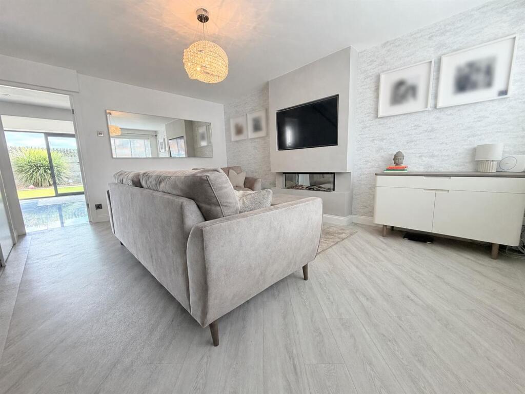 House in Tameside, Greater Manchester - View 5