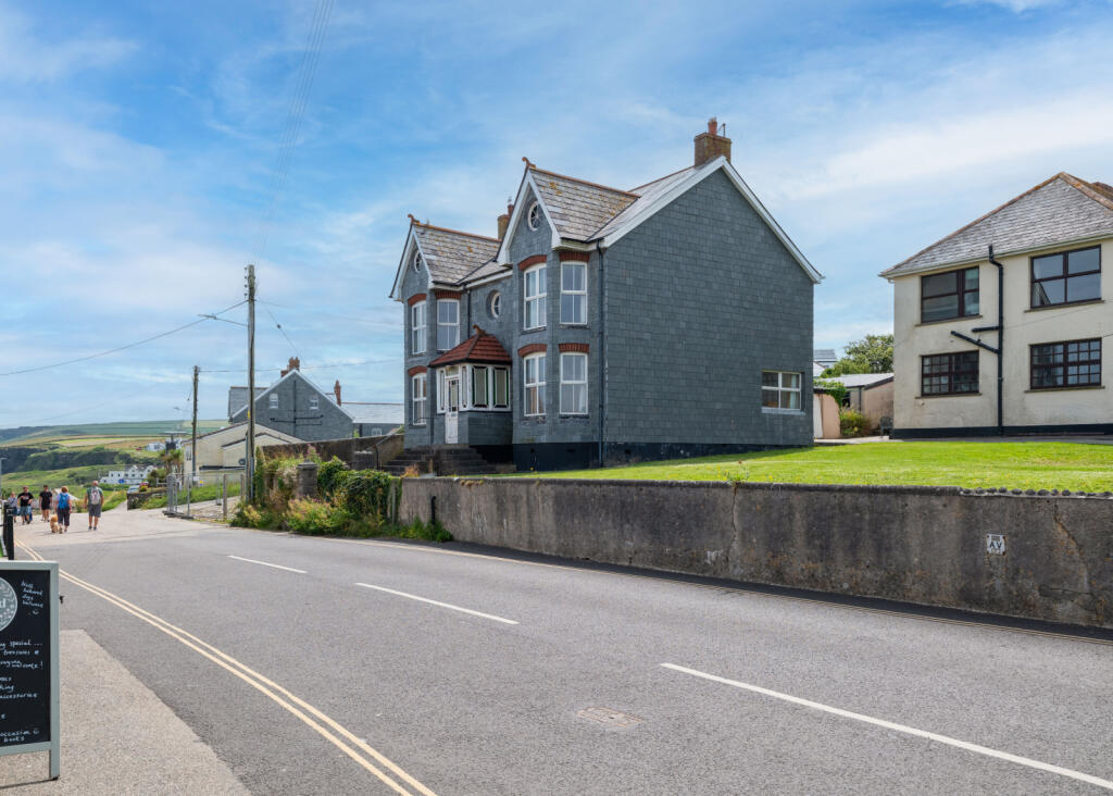 Main image of property: 5 New Road