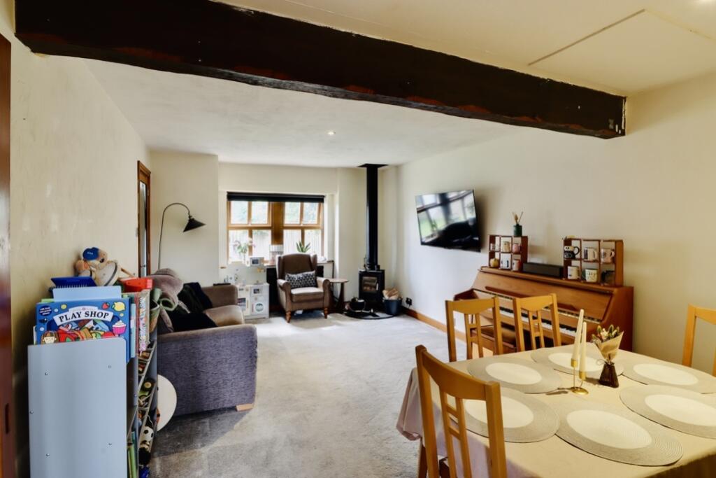 House in Bradford, Denholme - View 2